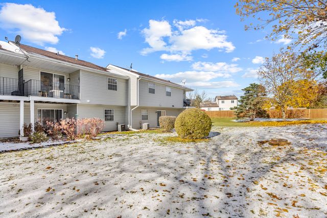 86 Gant Circle F, Streamwood, IL 60107