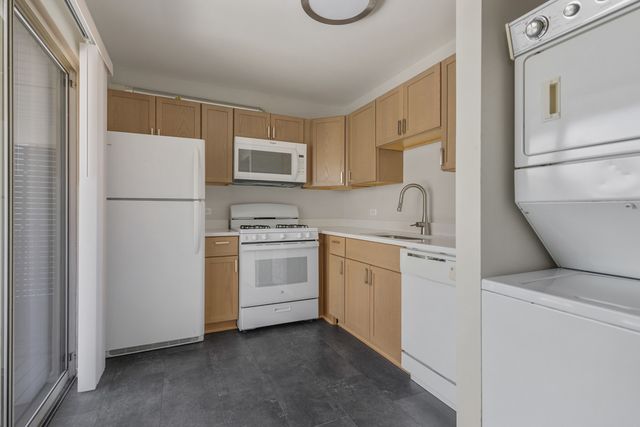 86 Gant Circle F, Streamwood, IL 60107