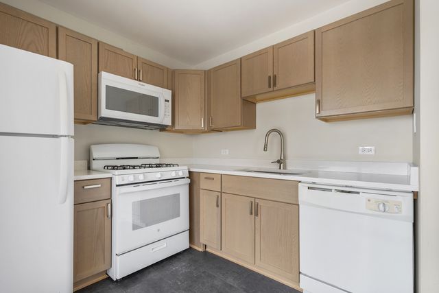 86 Gant Circle F, Streamwood, IL 60107