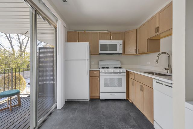 86 Gant Circle F, Streamwood, IL 60107