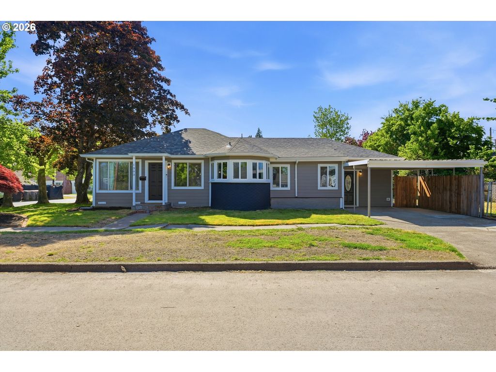 Image 1 of property listing at 1303 Ne LOGAN St, Mc Minnville, OR 97128