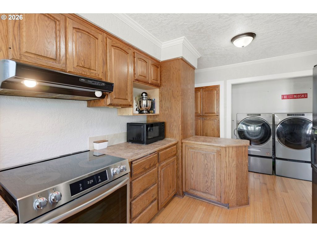 Image 10 of property listing at 1303 Ne LOGAN St, Mc Minnville, OR 97128