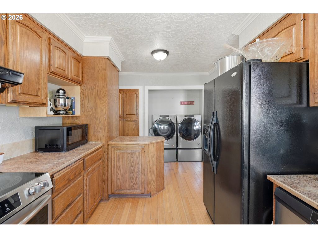 Image 11 of property listing at 1303 Ne LOGAN St, Mc Minnville, OR 97128