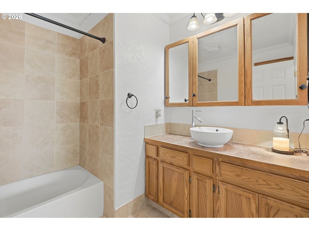 Image 21 of property listing at 1303 Ne LOGAN St, Mc Minnville, OR 97128
