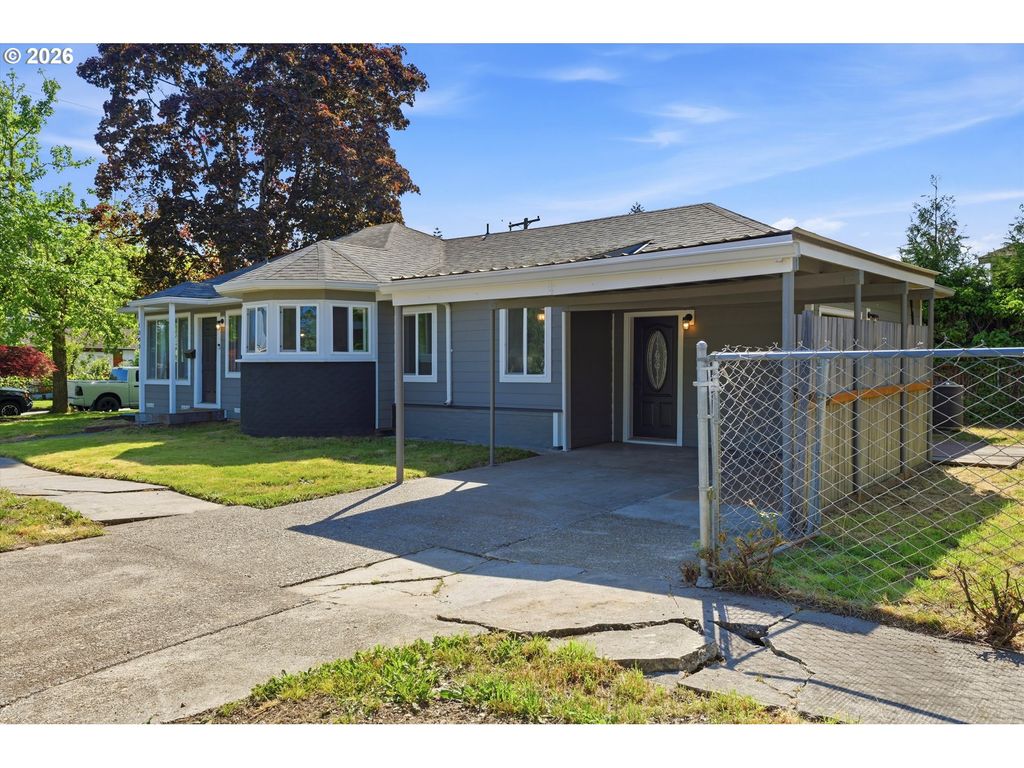 Image 3 of property listing at 1303 Ne LOGAN St, Mc Minnville, OR 97128