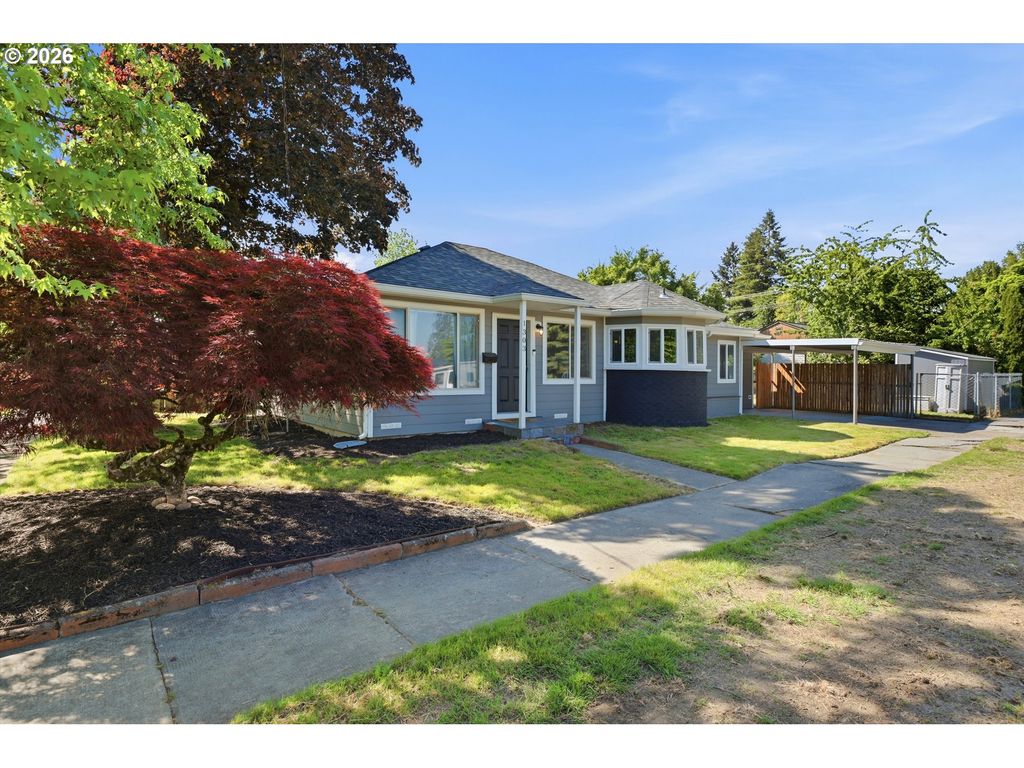 Image 4 of property listing at 1303 Ne LOGAN St, Mc Minnville, OR 97128