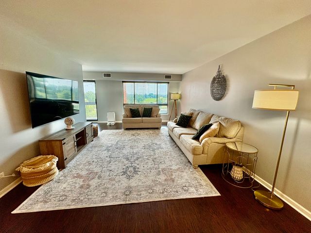 701 Forum Square 409, Glenview, IL 60025