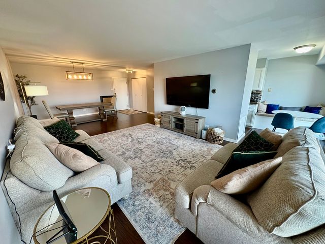 701 Forum Square 409, Glenview, IL 60025