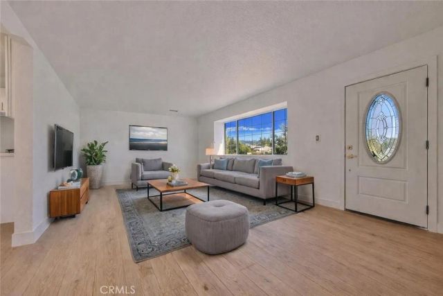 627 Center Lane, Santa Paula, CA 93060