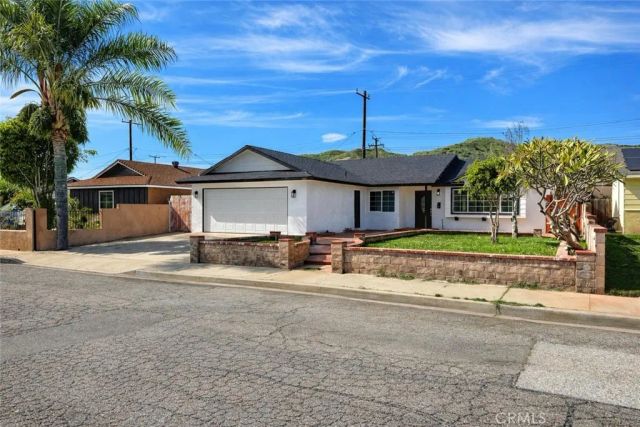 627 Center Lane, Santa Paula, CA 93060