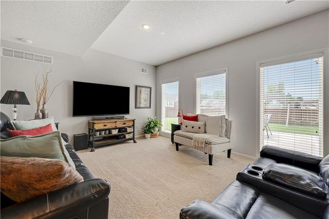 4015 NE 82nd Street, Kansas City, MO 64119
