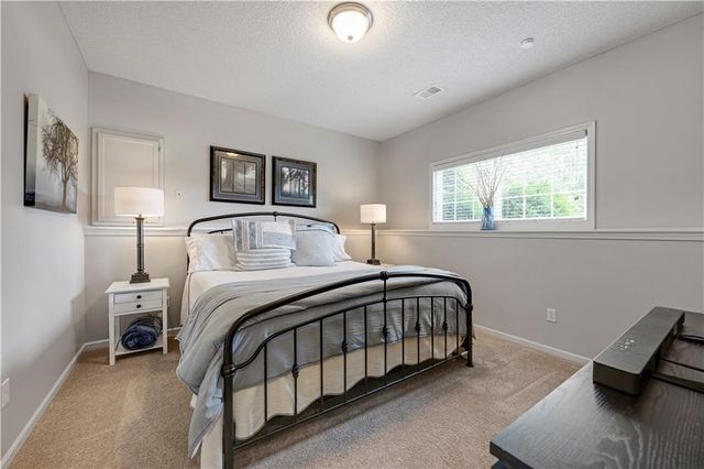 4015 NE 82nd Street, Kansas City, MO 64119