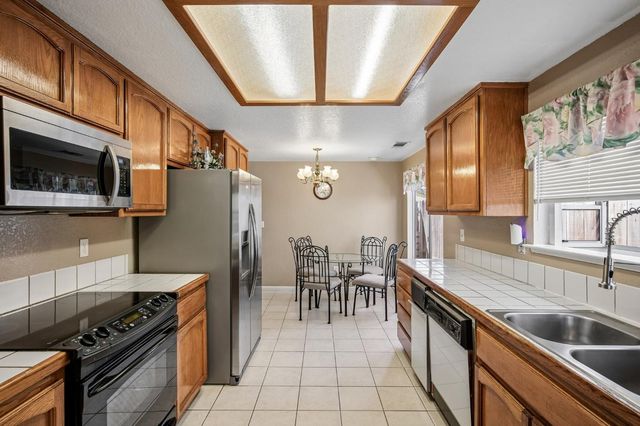 424 Goldrun Dr, Modesto, CA 95354