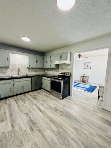 2627 W Hadden Ave, Wichita, KS 67217