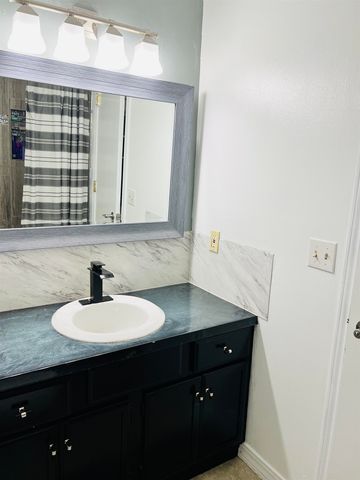 2627 W Hadden Ave, Wichita, KS 67217