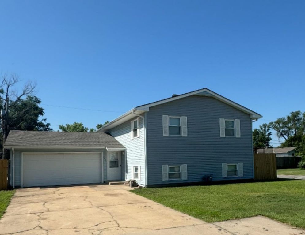 2627 W Hadden Ave, Wichita, KS 67217