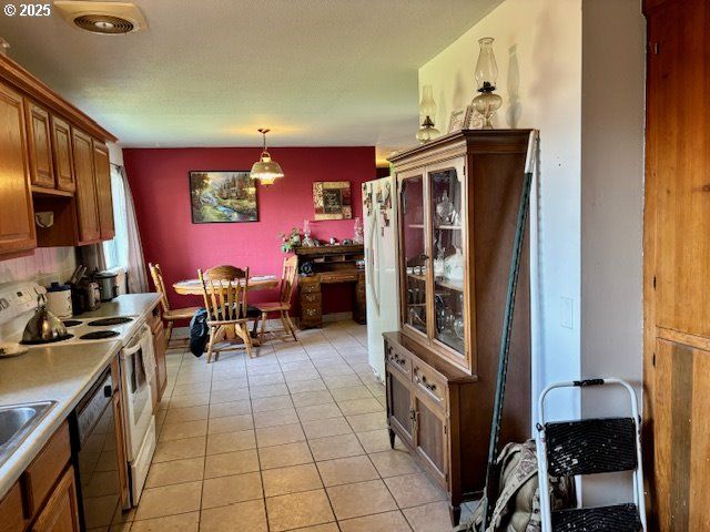 449 Ne STERLING Dr, Roseburg, OR 97470