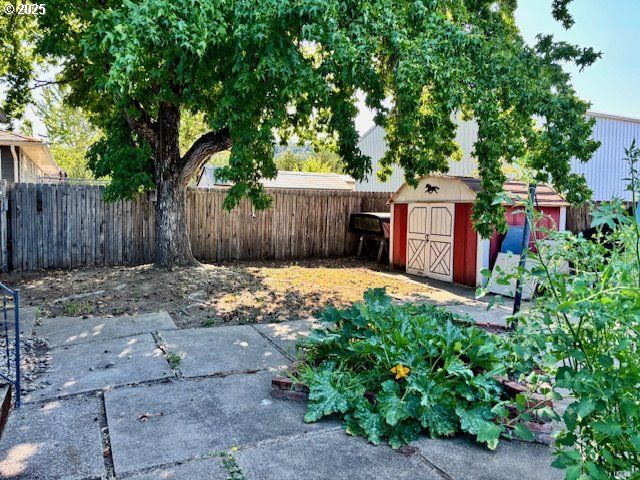 449 Ne STERLING Dr, Roseburg, OR 97470