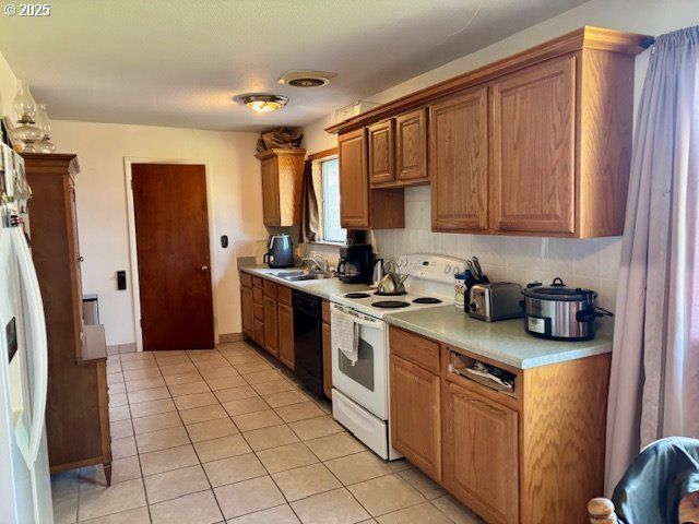449 Ne STERLING Dr, Roseburg, OR 97470