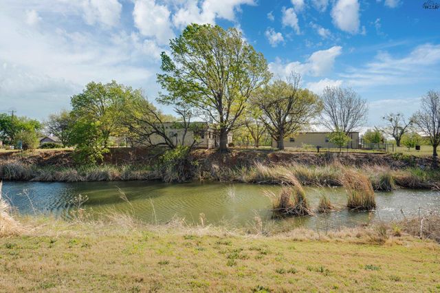 1409 E FM 367, Iowa Park, TX 76367