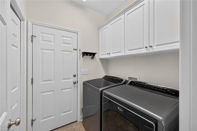 208 Cotswold Lane, King, NC 27021