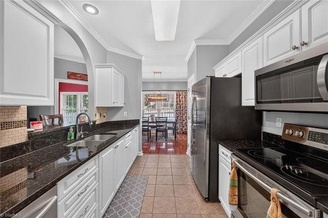 208 Cotswold Lane, King, NC 27021