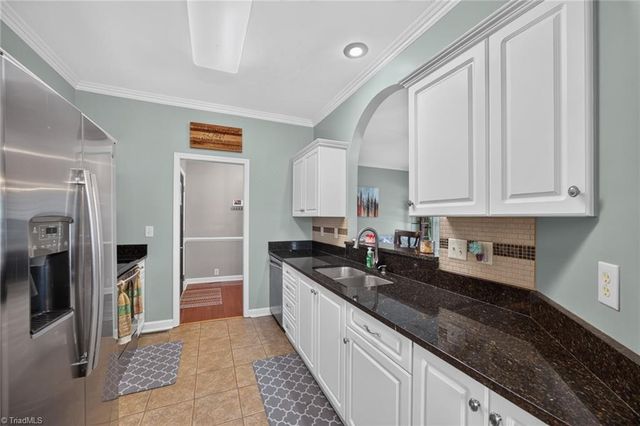 208 Cotswold Lane, King, NC 27021