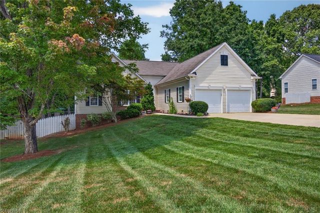 208 Cotswold Lane, King, NC 27021
