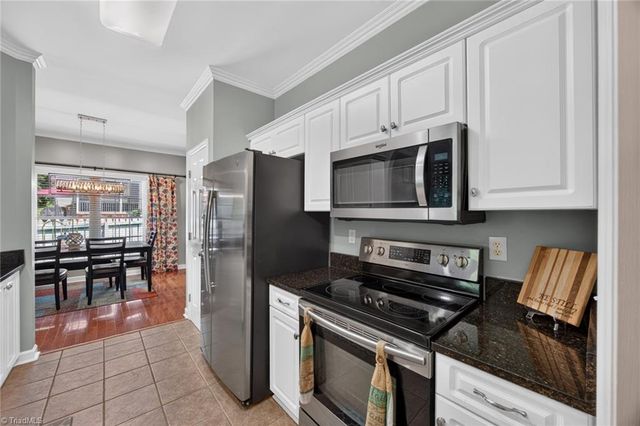 208 Cotswold Lane, King, NC 27021
