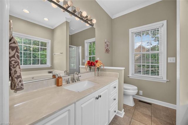 208 Cotswold Lane, King, NC 27021