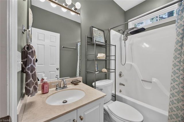 208 Cotswold Lane, King, NC 27021