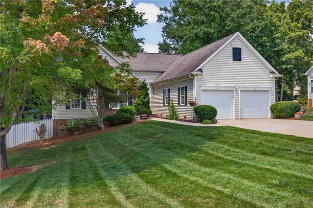 208 Cotswold Lane, King, NC 27021
