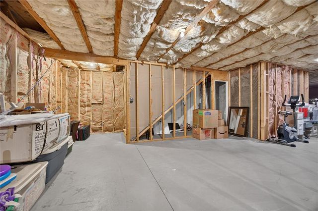 208 Cotswold Lane, King, NC 27021