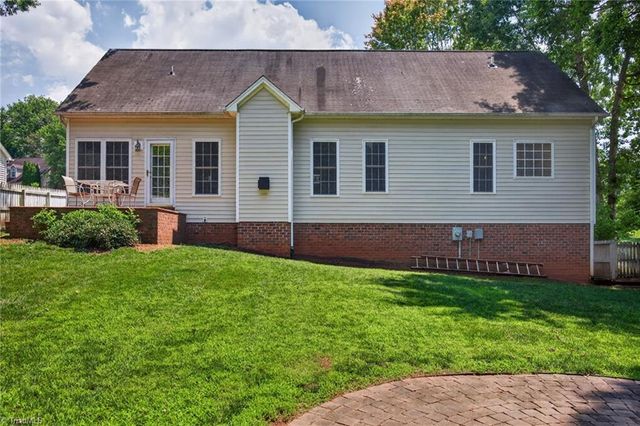 208 Cotswold Lane, King, NC 27021