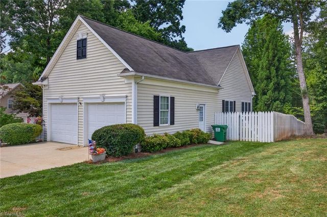 208 Cotswold Lane, King, NC 27021