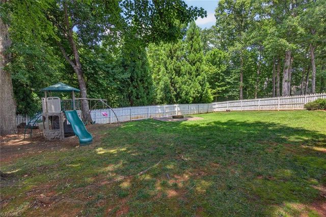 208 Cotswold Lane, King, NC 27021