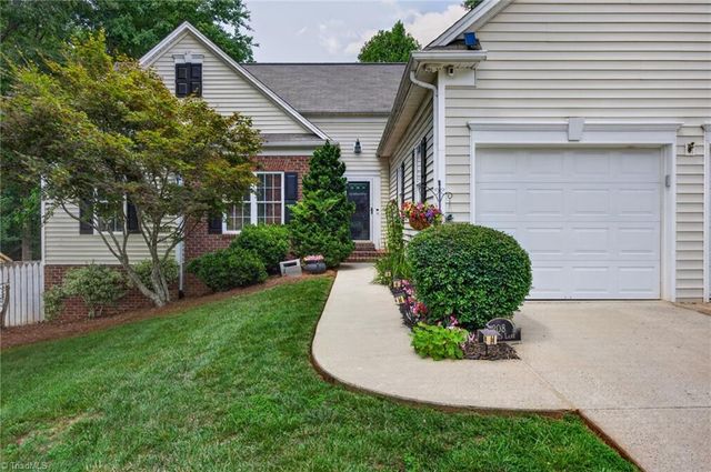 208 Cotswold Lane, King, NC 27021