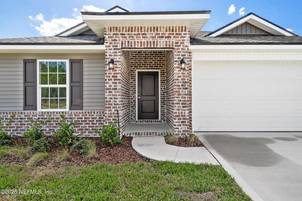8357 HELMSLEY Boulevard, Jacksonville, FL 32219