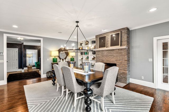 17 Canterbury Lane, Bedford, NH 03110