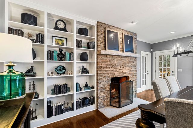 17 Canterbury Lane, Bedford, NH 03110