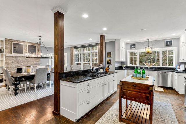 17 Canterbury Lane, Bedford, NH 03110