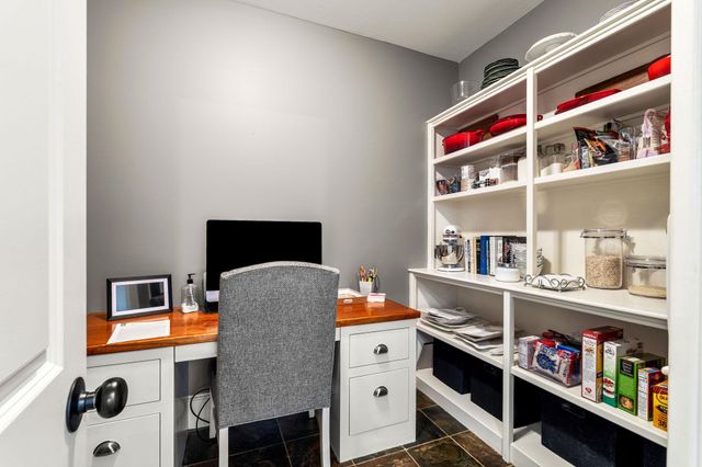 17 Canterbury Lane, Bedford, NH 03110