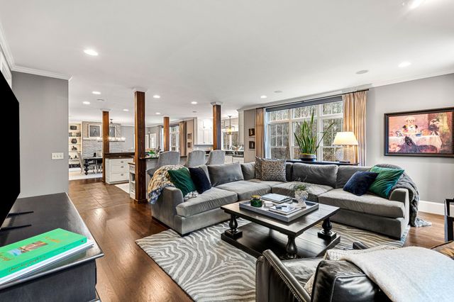 17 Canterbury Lane, Bedford, NH 03110