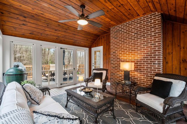 17 Canterbury Lane, Bedford, NH 03110