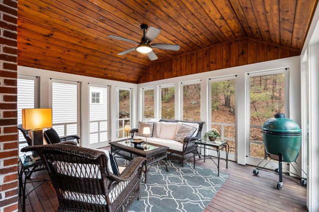 17 Canterbury Lane, Bedford, NH 03110