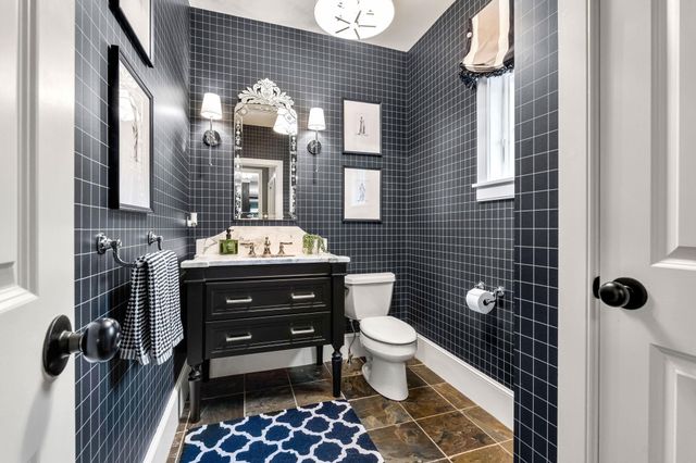 17 Canterbury Lane, Bedford, NH 03110