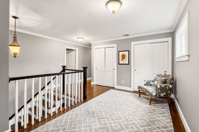 17 Canterbury Lane, Bedford, NH 03110