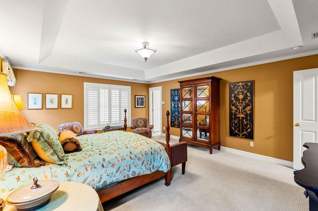 17 Canterbury Lane, Bedford, NH 03110