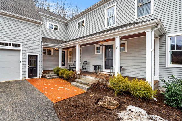 17 Canterbury Lane, Bedford, NH 03110