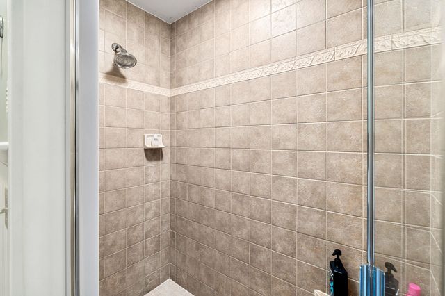 17 Canterbury Lane, Bedford, NH 03110